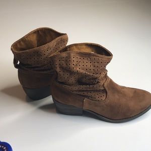 Austin trading company ankle boot chestnut brown booties 7